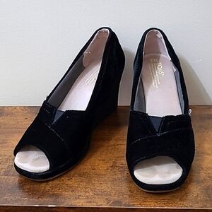 Toms black velour/velvet open toe wedges size 8